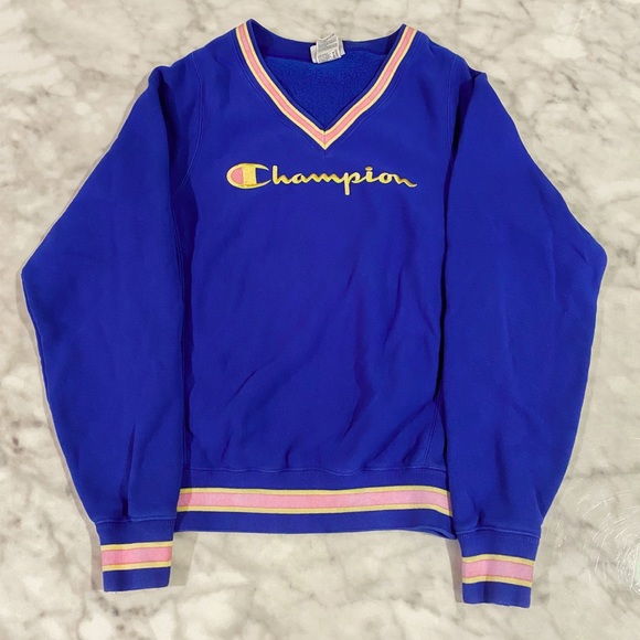 Champion Sweaters - BLUE VINTAGE CHAMPION SWEATSHIRT🦋